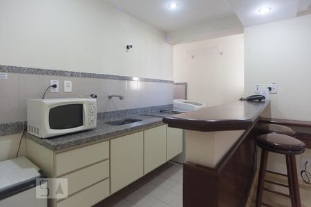 Cozinha de apartamento para alugar com 1 quarto, 50m² em Cambuí, Campinas