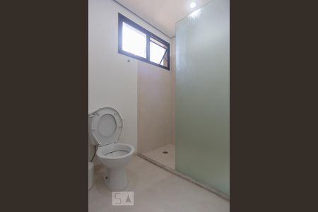 Banheiro da suíte de apartamento para alugar com 1 quarto, 50m² em Cambuí, Campinas