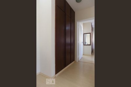 Corredor de apartamento para alugar com 1 quarto, 50m² em Cambuí, Campinas