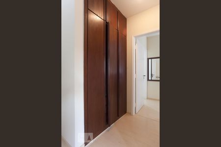 Corredor de apartamento para alugar com 1 quarto, 50m² em Cambuí, Campinas