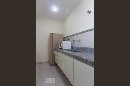 Cozinha de apartamento para alugar com 1 quarto, 50m² em Cambuí, Campinas