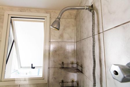 Banheiro de apartamento à venda com 2 quartos, 55m² em Nonoai, Porto Alegre