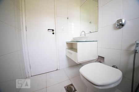 Banheiro social de apartamento para alugar com 2 quartos, 80m² em Fonseca, Niterói