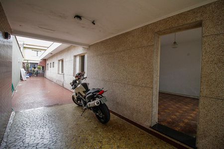 Corredor Lateral de casa à venda com 2 quartos, 140m² em Vila Anastácio, São Paulo