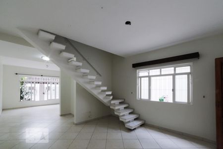 Sala de estar de casa à venda com 3 quartos, 150m² em Vila Cordeiro, São Paulo