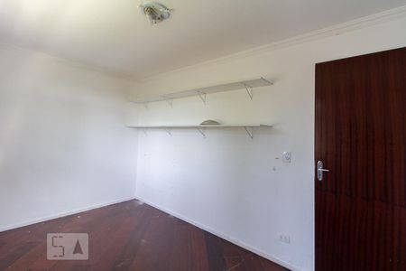 Quarto 2 de apartamento para alugar com 2 quartos, 47m² em Novo Mundo, Curitiba