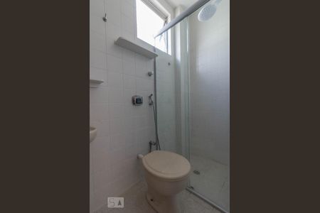 Banheiro  de apartamento à venda com 2 quartos, 48m² em Santa Cruz, Belo Horizonte
