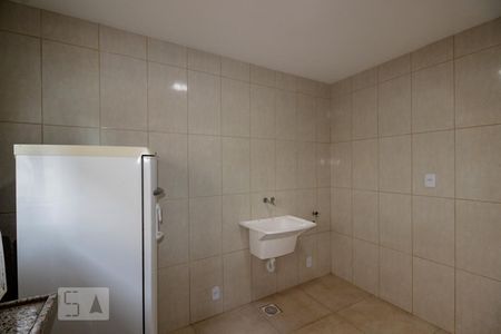 Cozinha de apartamento para alugar com 2 quartos, 45m² em Camorim, Rio de Janeiro