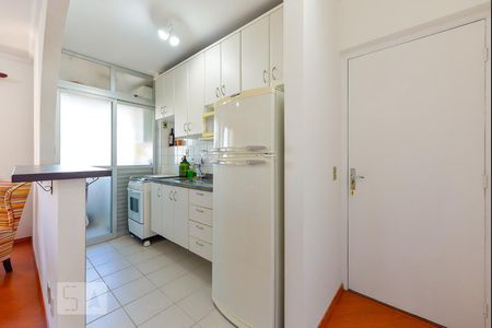 Cozinha de apartamento para alugar com 2 quartos, 55m² em Pinheiros, São Paulo