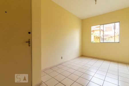 Sala de apartamento para alugar com 2 quartos, 48m² em Heliópolis, Belo Horizonte