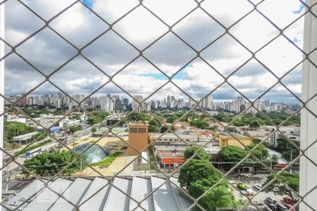 Vista sala de apartamento para alugar com 1 quarto, 57m² em Moema, São Paulo