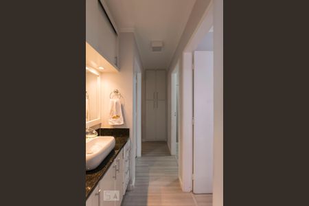 Corredor de apartamento para alugar com 3 quartos, 69m² em Cambuci, São Paulo