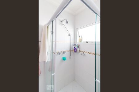 Casa à venda com 450m², 4 quartos e 6 vagas Casa à venda com 450m², 4 quartos e 6 vagasBox do Banheiro da Suíte 4