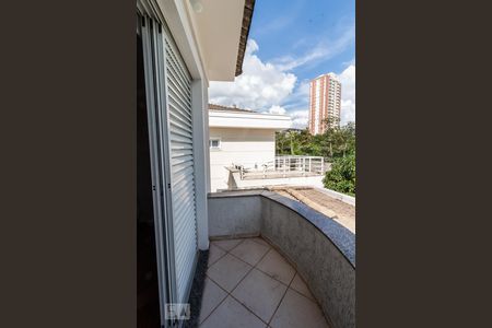 Casa à venda com 450m², 4 quartos e 6 vagas Casa à venda com 450m², 4 quartos e 6 vagasVaranda da Suíte 2