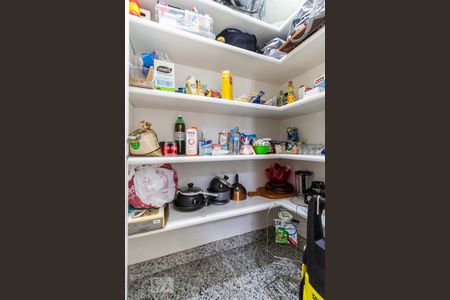 Casa à venda com 450m², 4 quartos e 6 vagas Casa à venda com 450m², 4 quartos e 6 vagasDespensa