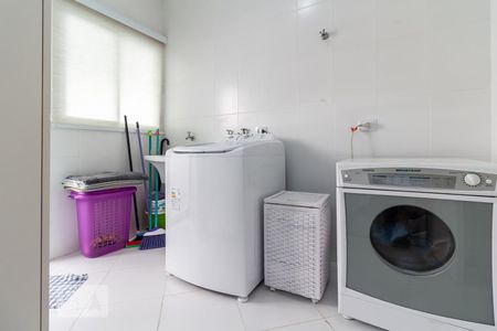 Casa à venda com 450m², 4 quartos e 6 vagas Casa à venda com 450m², 4 quartos e 6 vagasÁrea de Serviço