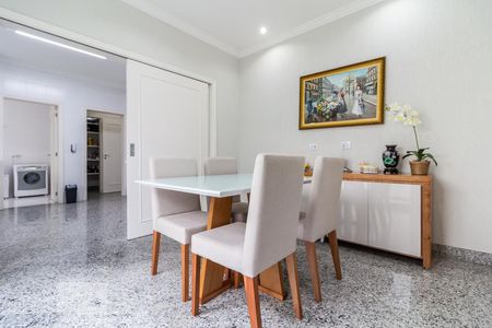Casa à venda com 450m², 4 quartos e 6 vagas Casa à venda com 450m², 4 quartos e 6 vagasCopa