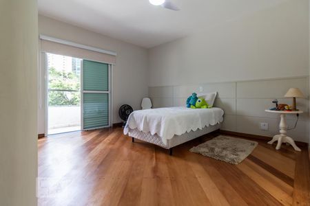 Casa à venda com 450m², 4 quartos e 6 vagas Casa à venda com 450m², 4 quartos e 6 vagasSuíte 1