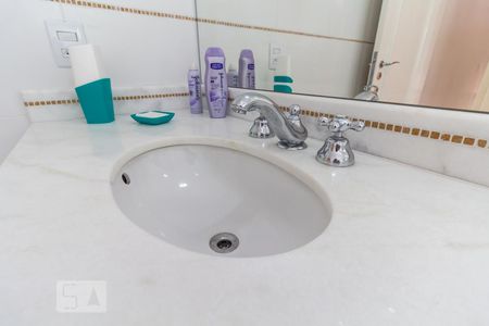 Casa à venda com 450m², 4 quartos e 6 vagas Casa à venda com 450m², 4 quartos e 6 vagasPia do Banheiro da Suíte 2