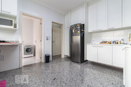 Casa à venda com 450m², 4 quartos e 6 vagas Casa à venda com 450m², 4 quartos e 6 vagasCozinha