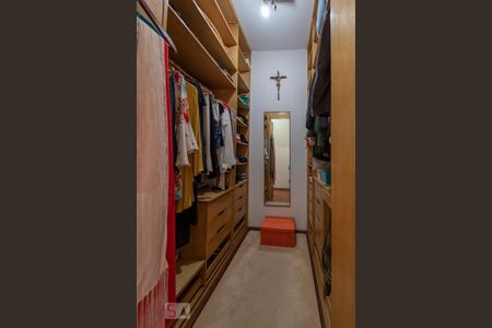 Apartamento à venda com 170m², 4 quartos e 3 vagas Apartamento à venda com 170m², 4 quartos e 3 vagasCloset da Suíte 3