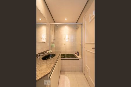 Apartamento à venda com 170m², 4 quartos e 3 vagas Apartamento à venda com 170m², 4 quartos e 3 vagasBanheiro da Suíte 2