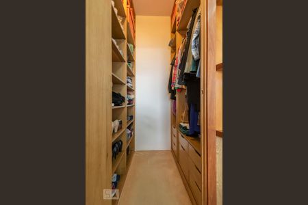 Apartamento à venda com 170m², 4 quartos e 3 vagas Apartamento à venda com 170m², 4 quartos e 3 vagasCloset da Suíte 2