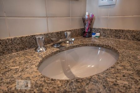 Apartamento à venda com 170m², 4 quartos e 3 vagas Apartamento à venda com 170m², 4 quartos e 3 vagasBanheiro da Suíte 1