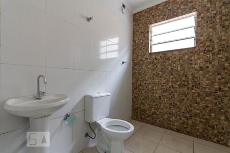 Banheiro Piso Inferior  de casa de condomínio para alugar com 2 quartos, 50m² em Vila Libanesa, São Paulo