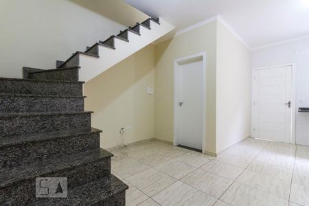 Sala e Cozinha  de casa de condomínio para alugar com 2 quartos, 50m² em Vila Libanesa, São Paulo