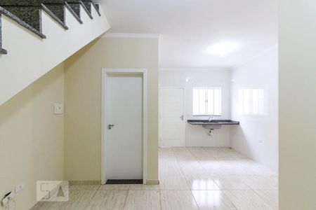 Sala e Cozinha  de casa de condomínio para alugar com 2 quartos, 50m² em Vila Libanesa, São Paulo