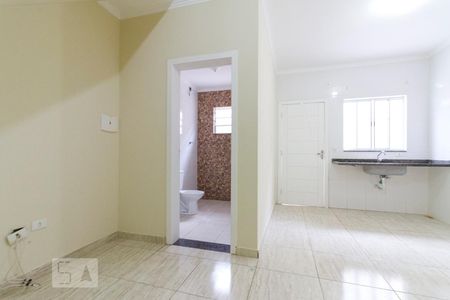 Sala e Cozinha  de casa de condomínio para alugar com 2 quartos, 50m² em Vila Libanesa, São Paulo