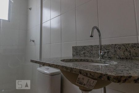 Banheiro de apartamento para alugar com 2 quartos, 49m² em Utinga, Santo André