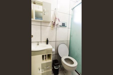 Banheiro de kitnet/studio à venda com 1 quarto, 30m² em São Sebastião, Porto Alegre