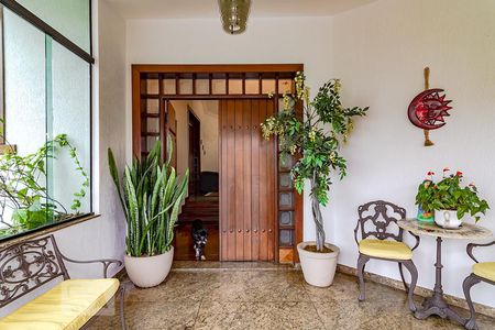 Entrada de casa à venda com 5 quartos, 550m² em Palmares, Belo Horizonte