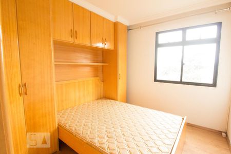Quarto 2  de apartamento para alugar com 3 quartos, 65m² em Novo Mundo, Curitiba