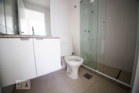 Banheiro social  de apartamento para alugar com 2 quartos, 60m² em Badu, Niterói