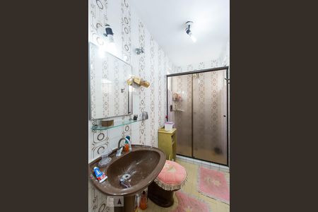 Banheiro de apartamento à venda com 1 quarto, 46m² em Azenha, Porto Alegre