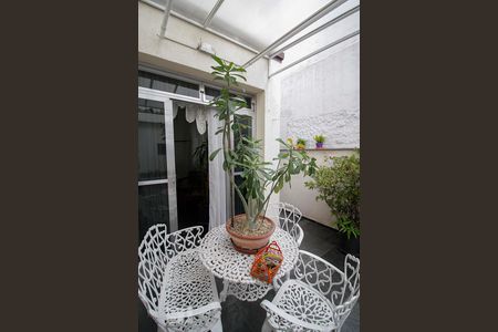 Casa à venda com 172m², 4 quartos e 1 vaga Casa à venda com 172m², 4 quartos e 1 vagaQuintal