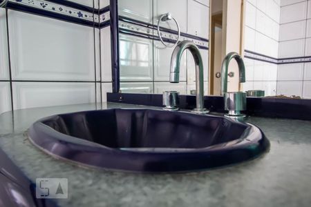 Banheiro suíte 1  detalhe de apartamento para alugar com 3 quartos, 133m² em Pinheiros, São Paulo
