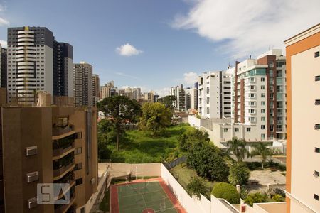 Sala - Vista de apartamento para alugar com 2 quartos, 64m² em Bigorrilho, Curitiba