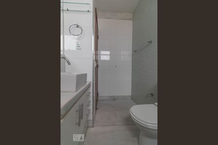 Banheiro de apartamento para alugar com 2 quartos, 80m² em Sagrada Família, Belo Horizonte