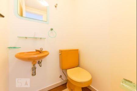 Lavabo de apartamento para alugar com 1 quarto, 55m² em Sumarezinho, São Paulo