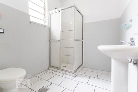 Banheiro de apartamento à venda com 3 quartos, 98m² em Floresta, Porto Alegre