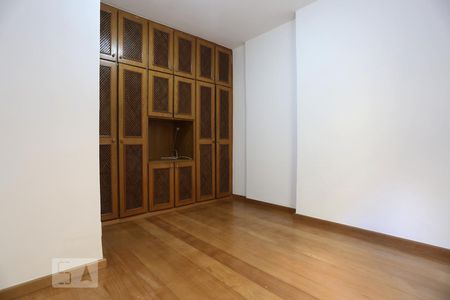 Quarto 01 de casa para alugar com 5 quartos, 495m² em Jaguaré, São Paulo
