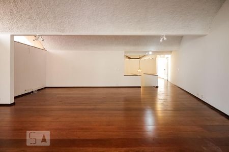 Sala de casa de condomínio para alugar com 3 quartos, 540m² em Jardim Boa Vista (zona Oeste), São Paulo
