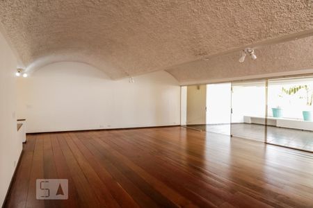 Sala de casa de condomínio para alugar com 3 quartos, 540m² em Jardim Boa Vista (zona Oeste), São Paulo
