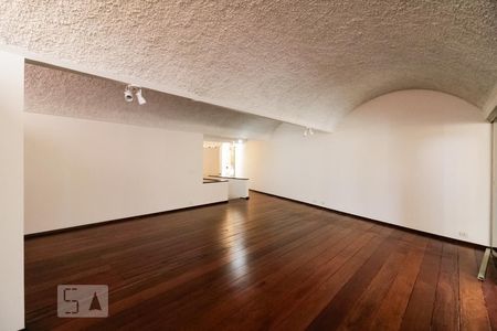 Sala de casa de condomínio para alugar com 3 quartos, 540m² em Jardim Boa Vista (zona Oeste), São Paulo