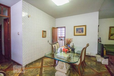 Sala de casa para alugar com 4 quartos, 269m² em Santo Antonio, Belo Horizonte