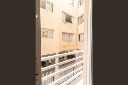 vista sala de apartamento para alugar com 3 quartos, 90m² em Centro, Curitiba